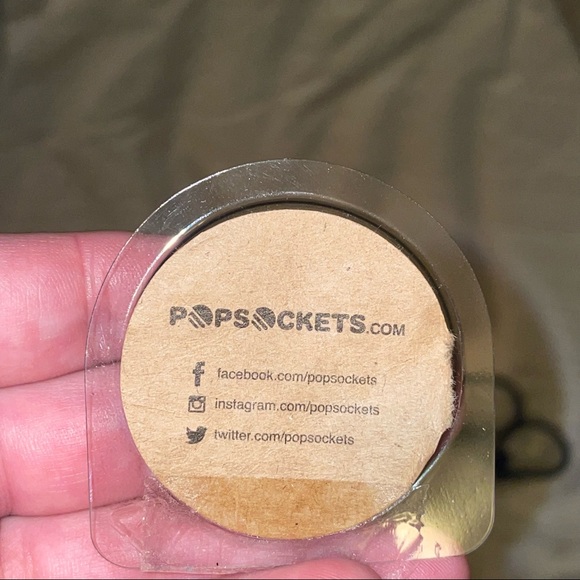 Elago Apple Airpods Over Ear Sport adapter Accessories & BLK Pop Socket - Picture 5 of 6